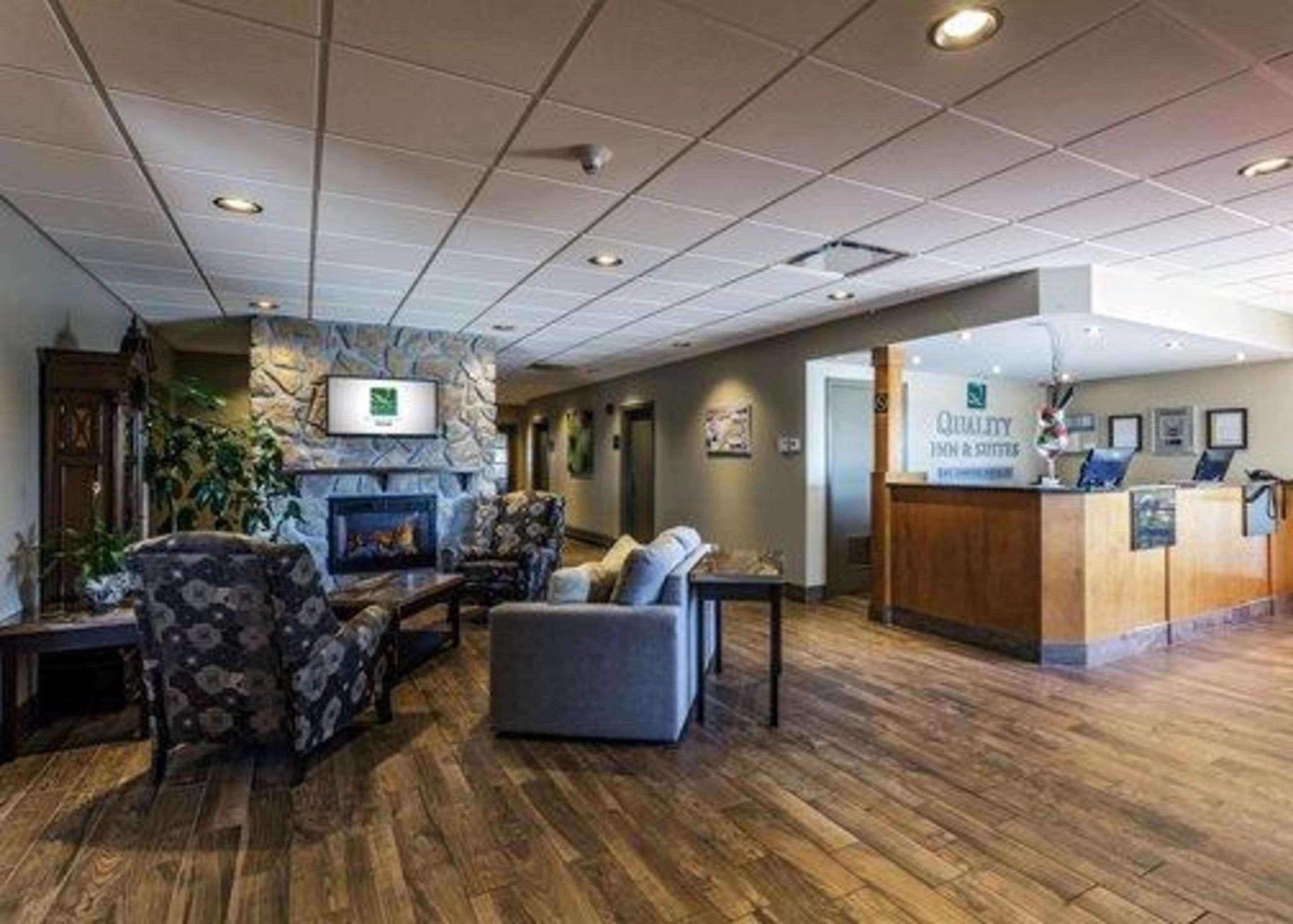 Quality Inn & Suites Matane Buitenkant foto